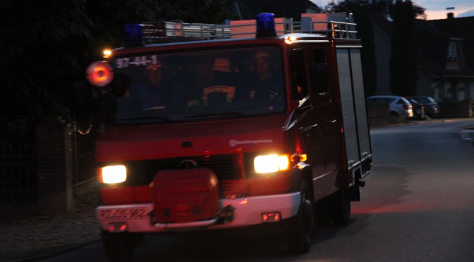 Gabelstapler brennt in Holzhandlung